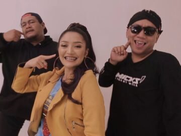 RPH & DJ Donall – Lagi Tamvan (Feat. Siti Badriah) #LagiSyantik<div class="yasr-vv-stars-title-container"><div class='yasr-stars-title yasr-rater-stars'
                          id='yasr-visitor-votes-readonly-rater-6212db2692510'
                          data-rating='0'
                          data-rater-starsize='16'
                          data-rater-postid='4407'
                          data-rater-readonly='true'
                          data-readonly-attribute='true'
                      ></div><span class='yasr-stars-title-average'>0 (0)</span></div>